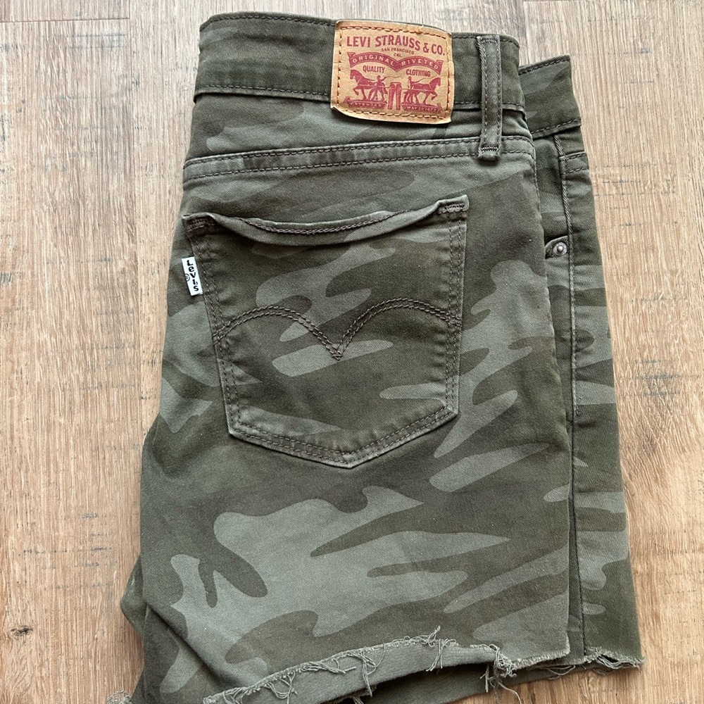 Levi's Olive Camouflage Women’s Shorts